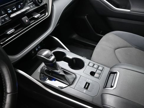 Used 2024 Toyota Highlander LE image 21