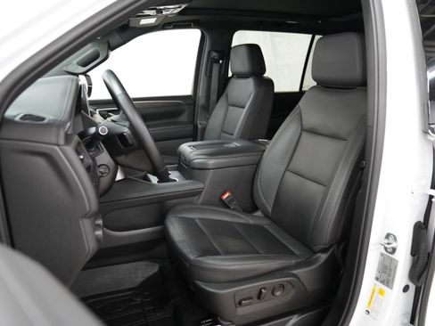 Used 2024 Chevrolet Suburban Z71 w/ Luxury Package AWD/4WD image 4