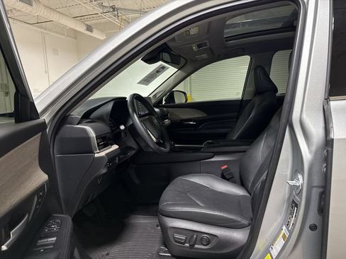 Used 2024 Toyota Grand Highlander AWD image 20