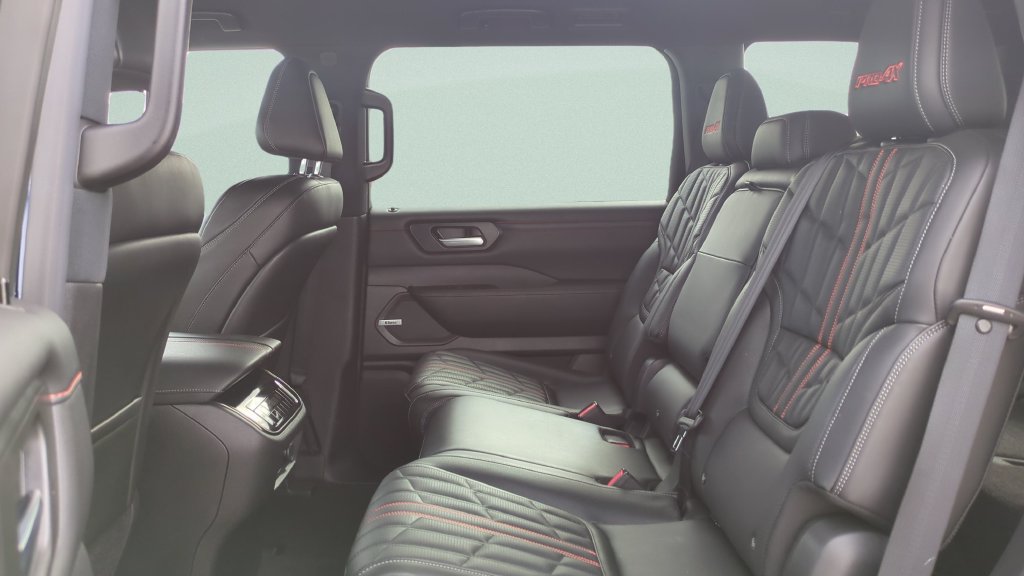 Certified 2025 Nissan Armada PRO-4X AWD/4WD image 10