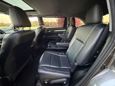 Used 2015 Toyota Highlander XLE image 12