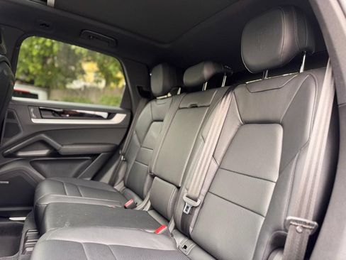 Used 2024 Porsche Cayenne AWD/4WD image 22