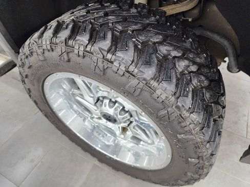 Used 2022 GMC Sierra 2500 Pro w/ Convenience Package image 3