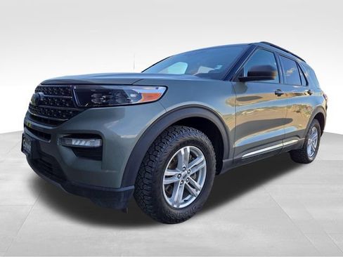 Used 2020 Ford Explorer XLT w/ Equipment Group 202A AWD/4WD image 5