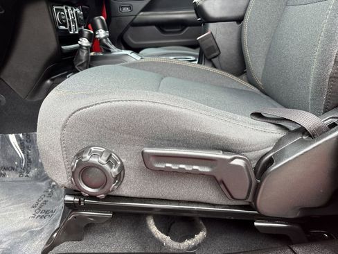 Used 2024 Jeep Wrangler Unlimited Sahara AWD/4WD image 14