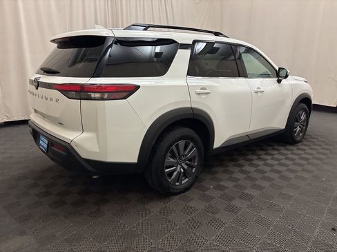 Used 2025 Nissan Pathfinder SV image 5
