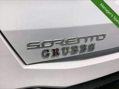 Used 2024 Kia Sorento LX FWD image 39
