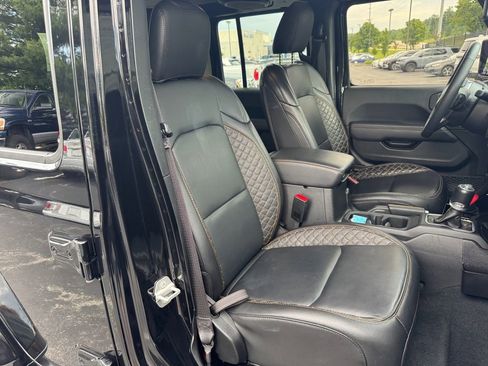 Used 2023 Jeep Wrangler Unlimited Sahara AWD/4WD image 18