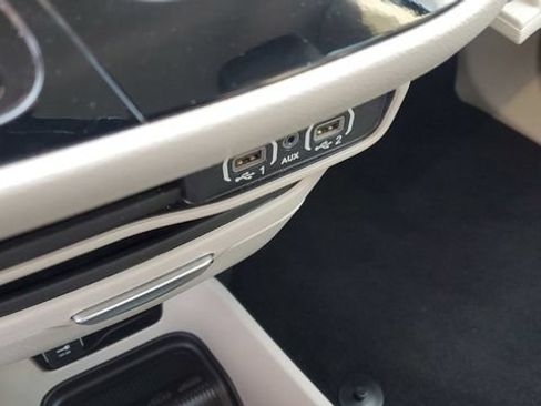 Used 2024 Chrysler Pacifica Touring-L FWD image 17