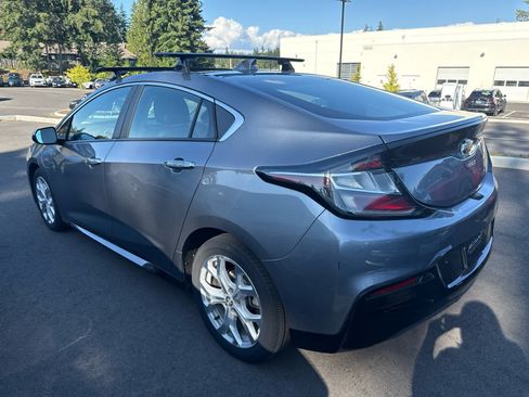Used 2018 Chevrolet Volt Premier w/ Driver Confidence Package FWD image 4