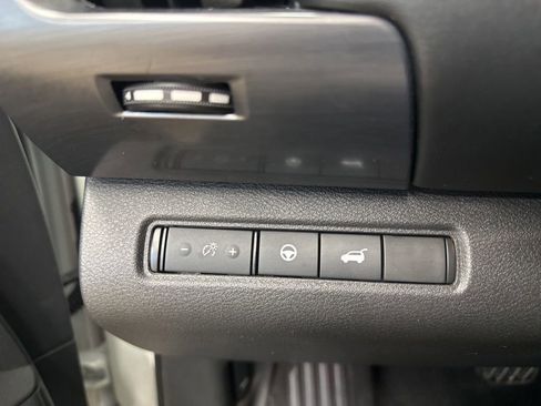 Used 2024 Nissan Pathfinder SL AWD/4WD image 20