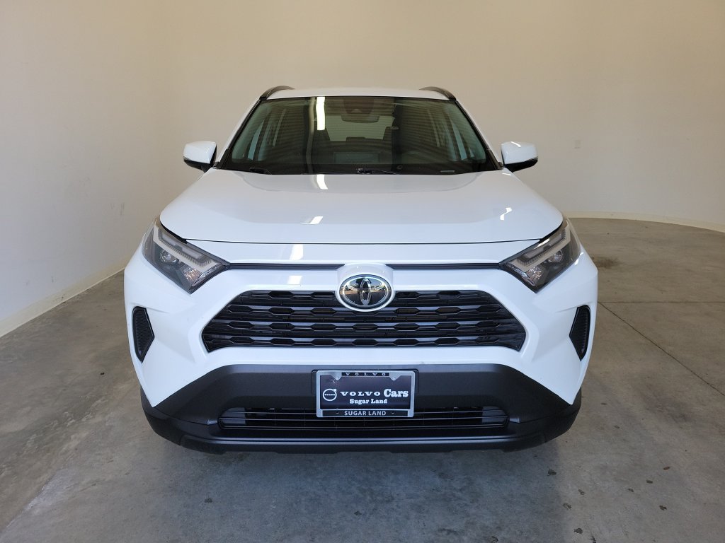 Used 2024 Toyota RAV4 XLE AWD/4WD image 2