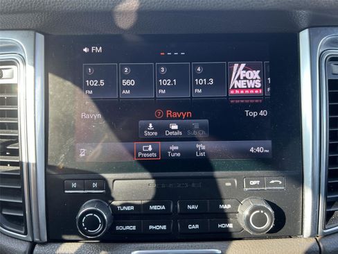 Used 2018 Porsche Macan BASE image 16