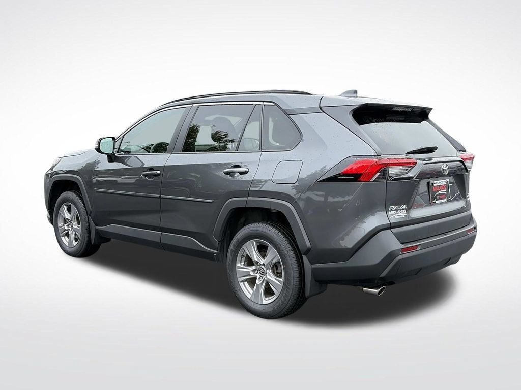 Used 2023 Toyota RAV4 XLE AWD/4WD image 4