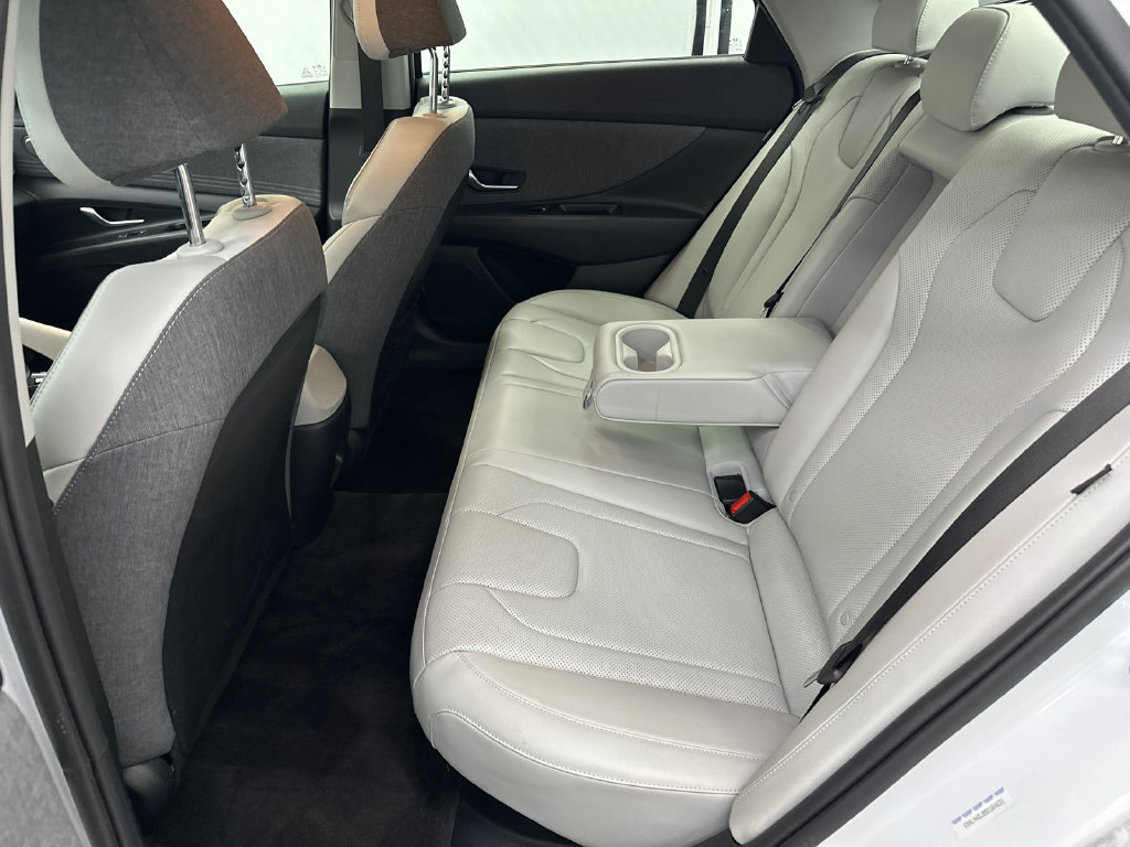 Used 2025 Hyundai Elantra Limited FWD image 21