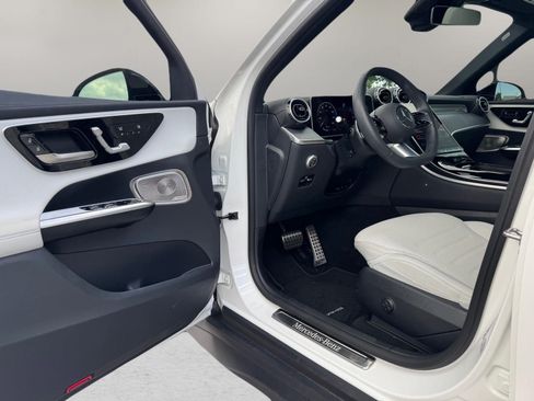 Used 2024 Mercedes-Benz GLC 300 4MATIC image 18