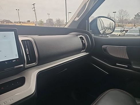 Used 2025 Ford Expedition Active image 22