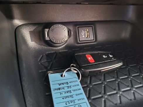 Used 2023 Toyota RAV4 SE image 35