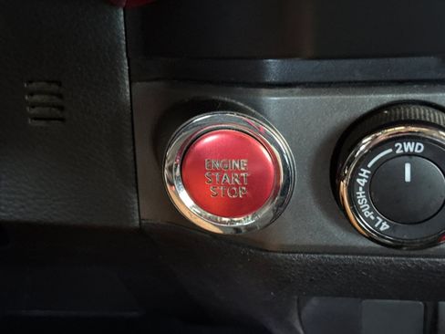 Used 2019 Toyota Tacoma TRD Sport AWD/4WD image 17