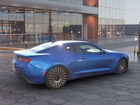 Used 2018 Chevrolet Camaro LT image 9