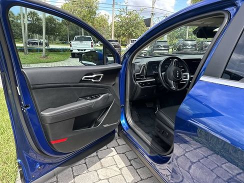Used 2025 Kia Sportage EX FWD image 22