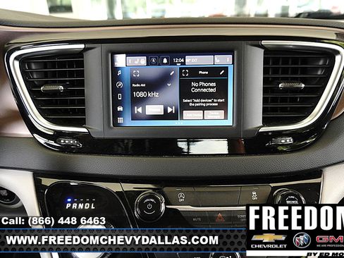 Used 2023 Chrysler Voyager LX FWD image 5