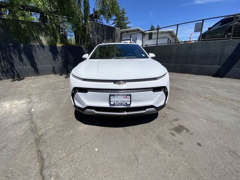 Used 2024 Chevrolet Equinox EV LT AWD/4WD image 9