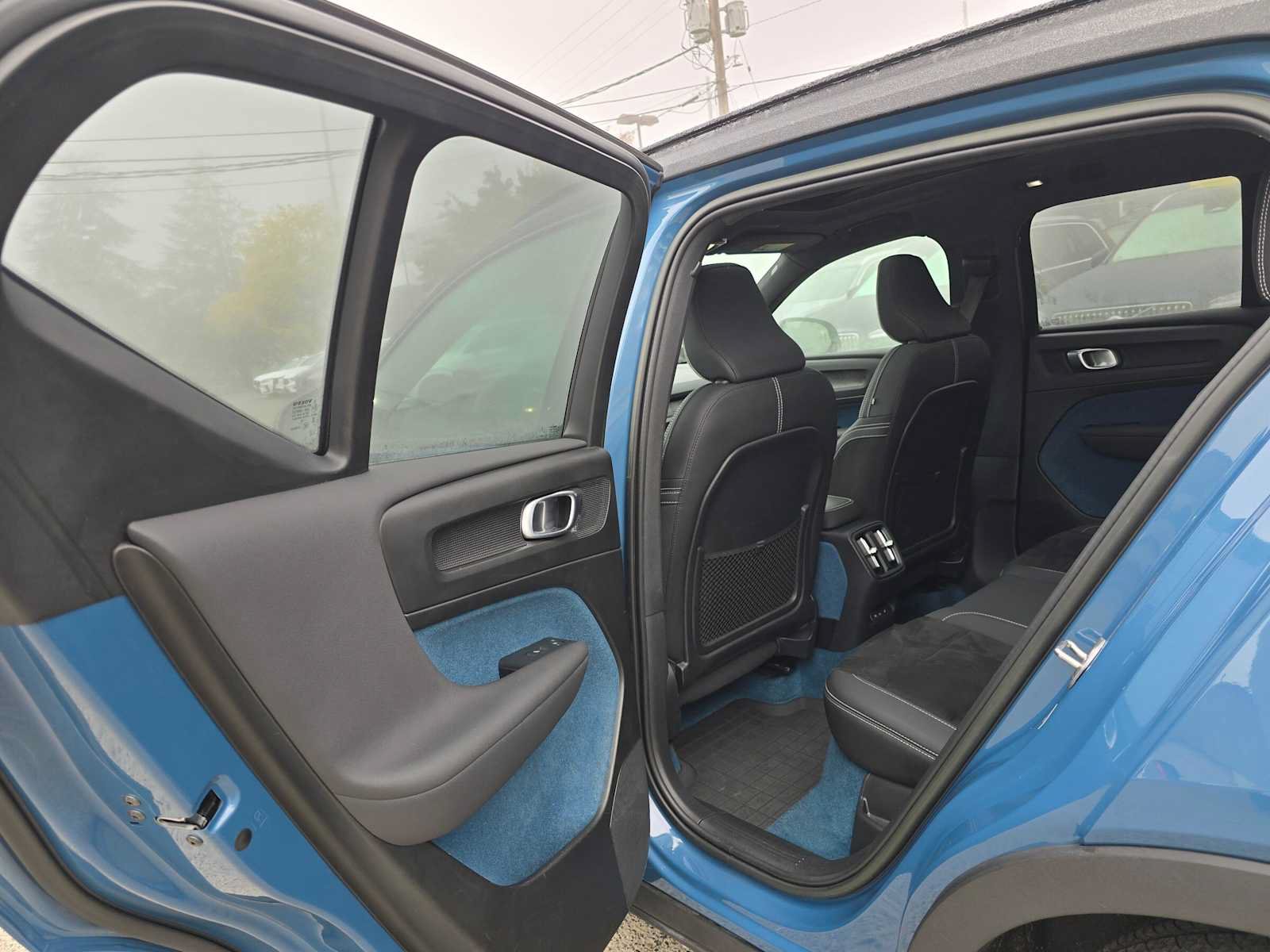 Certified 2023 Volvo XC40 Recharge Ultimate w/ Protection Package Premier AWD/4WD image 17