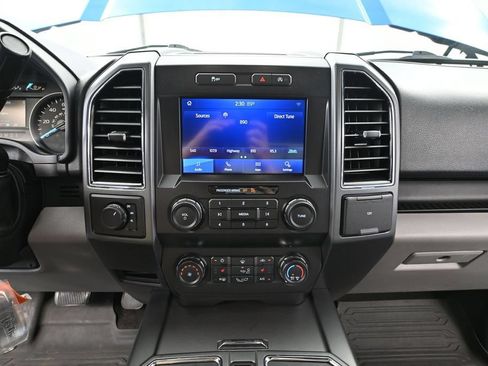 Used 2020 Ford F150 XLT w/ Equipment Group 302A Luxury AWD/4WD image 33