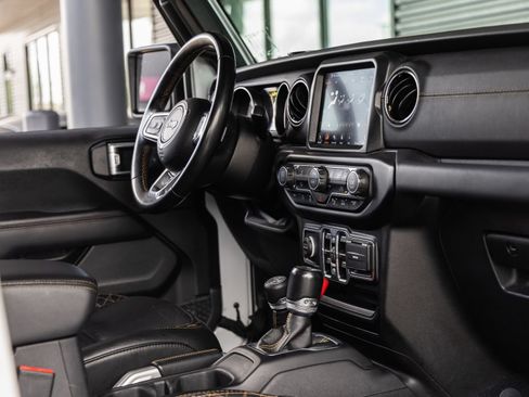 Used 2022 Jeep Wrangler Unlimited Sahara AWD/4WD image 42