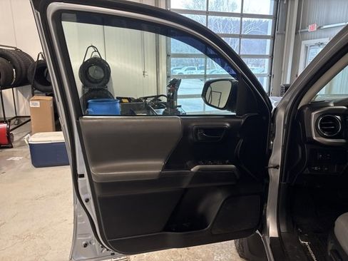 Used 2020 Toyota Tacoma SR5 image 10