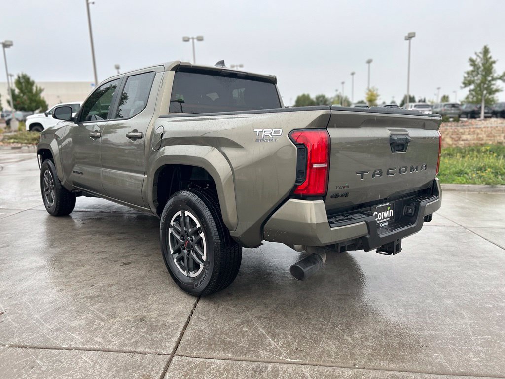 Used 2025 Toyota Tacoma TRD Sport AWD/4WD image 5