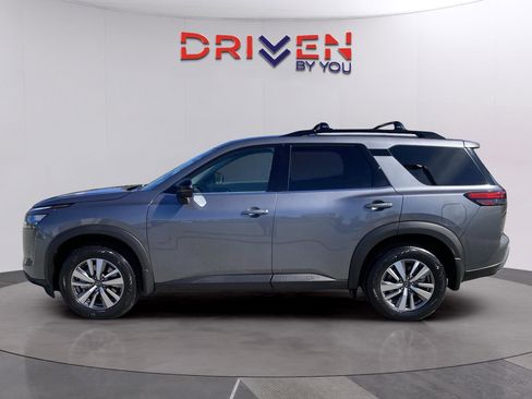 New 2026 Nissan Pathfinder SL image 2