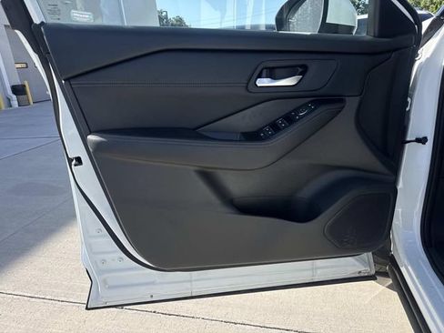 Used 2026 Nissan Rogue SL FWD image 18