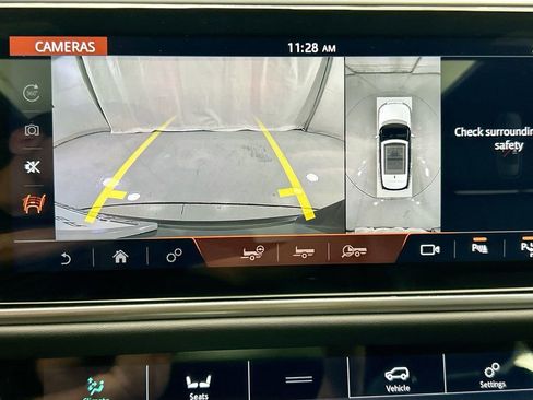 Used 2021 Land Rover Range Rover Long Wheelbase Autobiography image 15