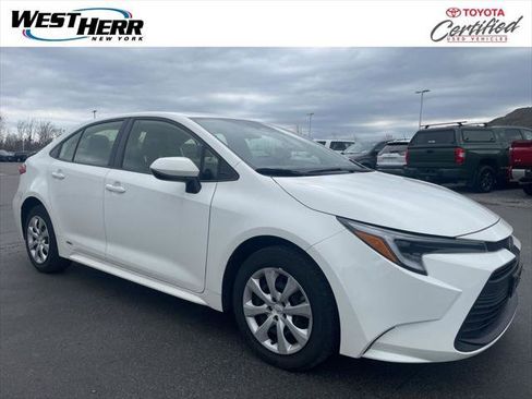 Certified 2023 Toyota Corolla LE image 1