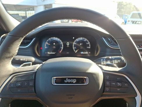 New 2025 Jeep Grand Cherokee L Limited w/ MOPAR Finishing Package AWD/4WD image 15