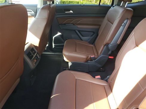 Used 2021 Volkswagen Atlas SE w/ Towing Package image 12