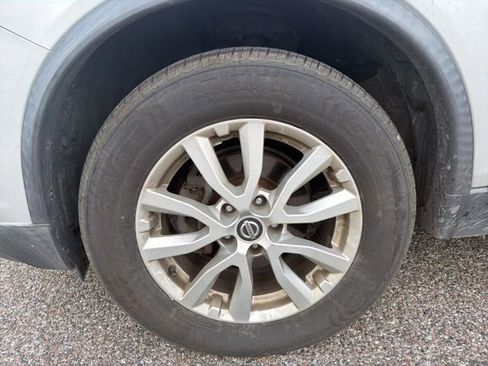 Used 2018 Nissan Rogue SV image 12