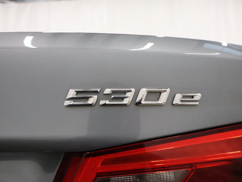 Used 2019 BMW 530e xDrive w/ Convenience Package AWD/4WD image 61