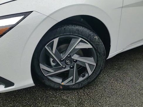New 2025 Hyundai Elantra SEL image 9