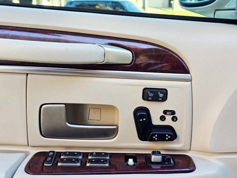 Used 2003 Lincoln Town Car Cartier image 94