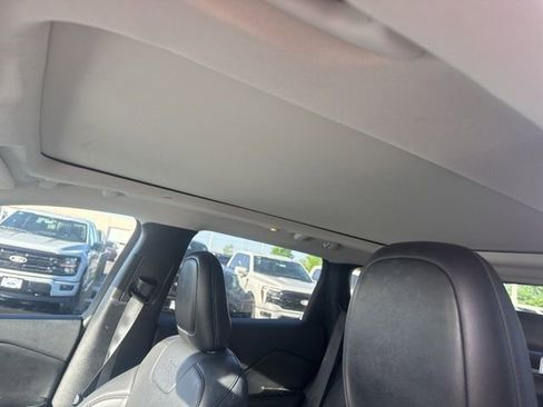 Used 2019 Jeep Cherokee Limited AWD/4WD image 21