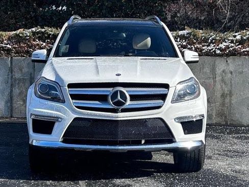 Used 2015 Mercedes-Benz GL 550 4MATIC w/ Driver Assistance Package image 8