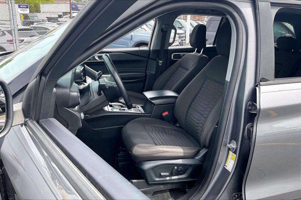 Used 2021 Ford Explorer XLT RWD image 24