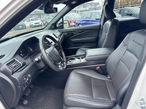 Used 2025 Honda Passport Black Edition image 3