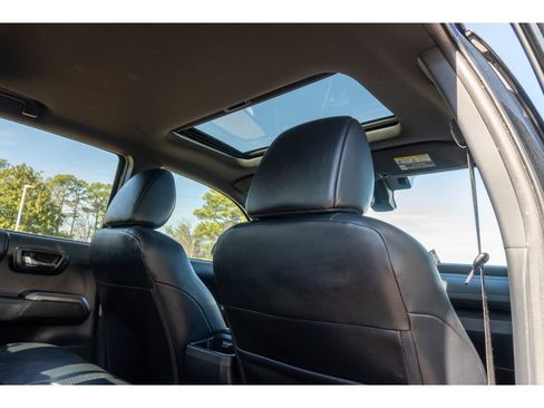 Used 2018 Toyota Tacoma Limited image 19