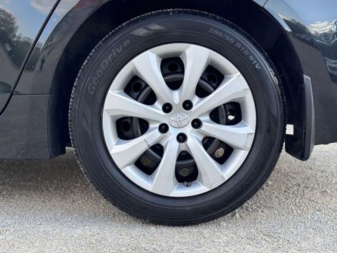 Used 2021 Toyota Corolla LE FWD image 14