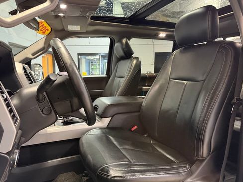 Used 2018 Ford F150 Lariat w/ Equipment Group 502A Luxury AWD/4WD image 10