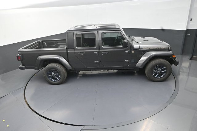 New 2026 Jeep Gladiator Sport AWD/4WD image 17